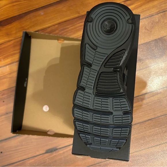 UA Charged Assert 9 Camo Running Sneaker (Women’s 9/ Men’s 7) Orig $75 - Picture 6 of 9